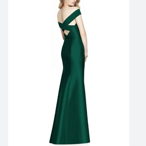 Alfred Sung D751 Off The Shoulder Trumpet Gown in Emerald - Picture 1 of 3